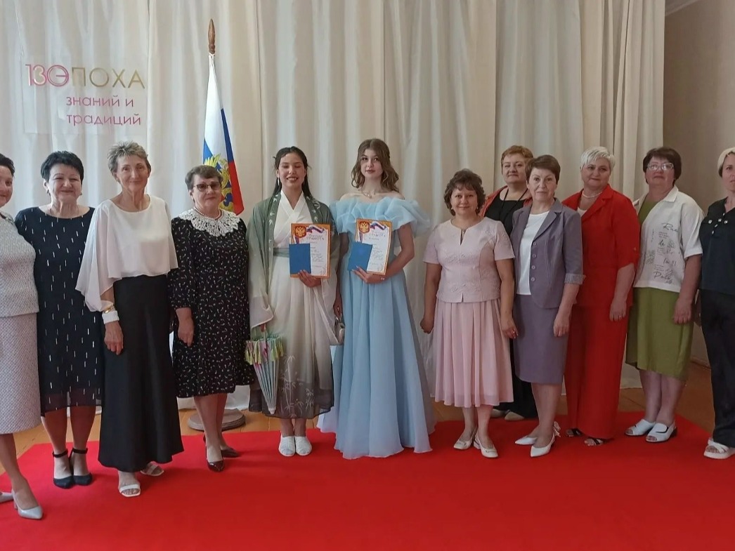 Вручения аттестатов выпускникам 11 класса.